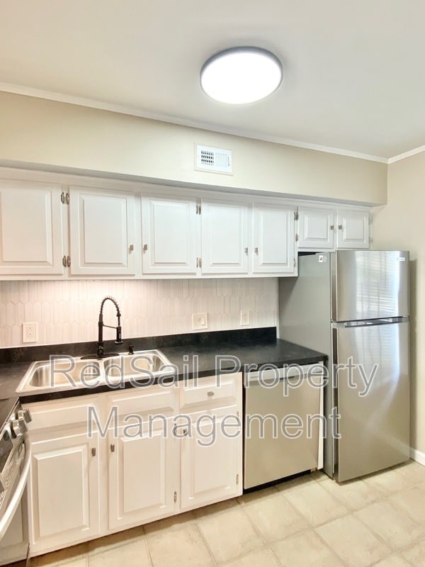 Photo - 487 Bridge St