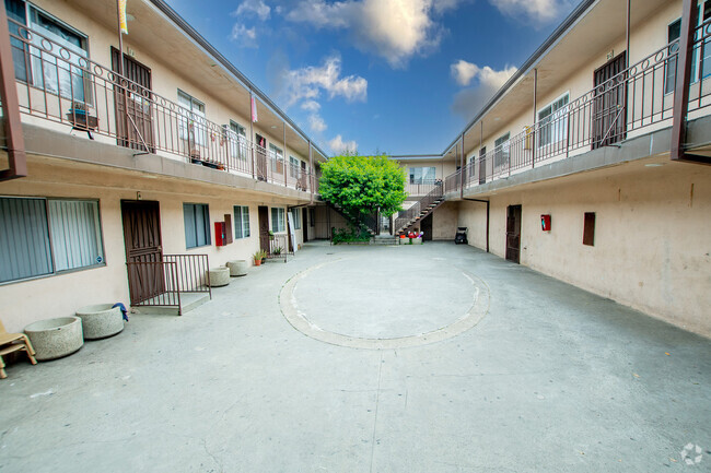 Building Photo - 10520 S Figueroa St Rental