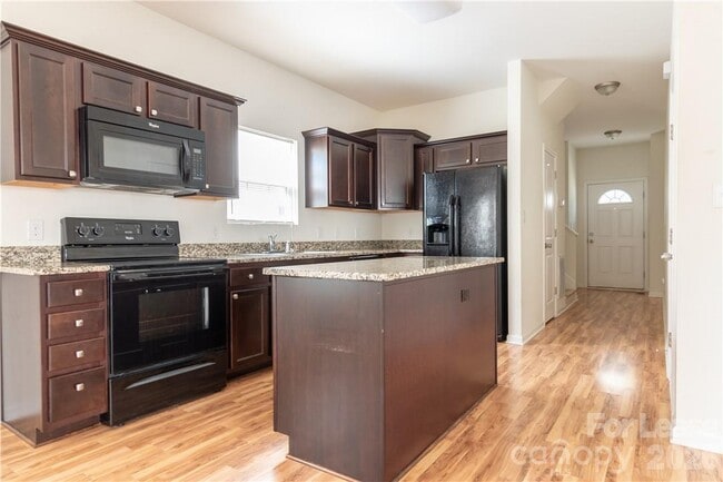 Photo - 108 Lookout Point Pl