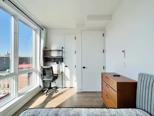 Building Photo - New HDTV room,  tons of natural light # 323 Unit 6A