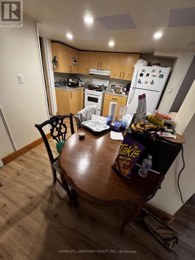 Photo - 102 Billington Crescent