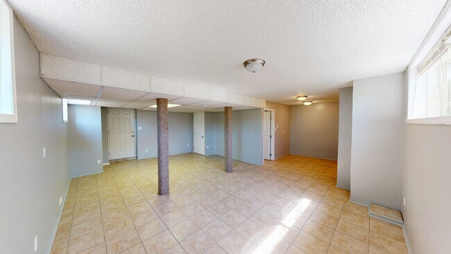 9835 100a Ave