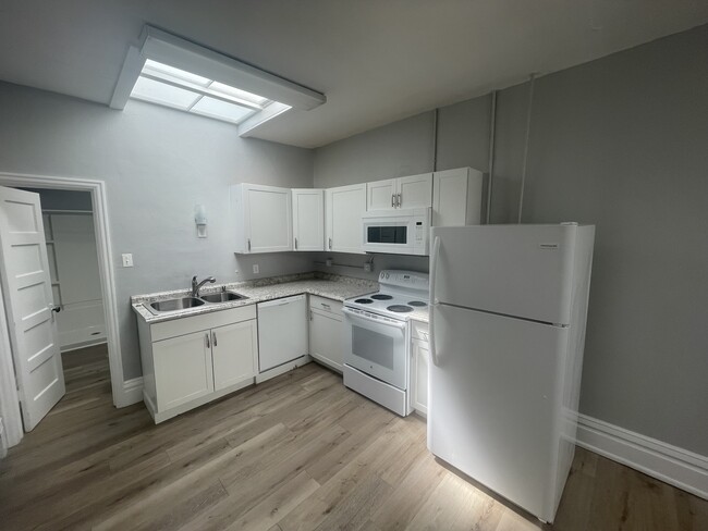Photo - 116 W Main St Unit Apartment #3