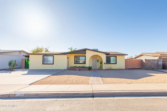 Photo - 1813 E Ellis Dr