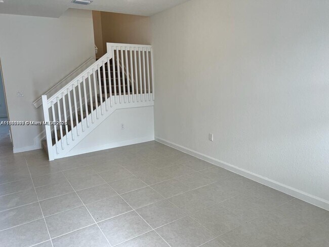 Photo - 2633 SE 10th St