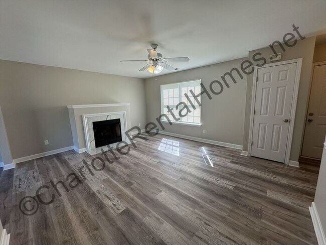 Photo - Nice 3 bedroom 2.5 bath home in Charlotte!