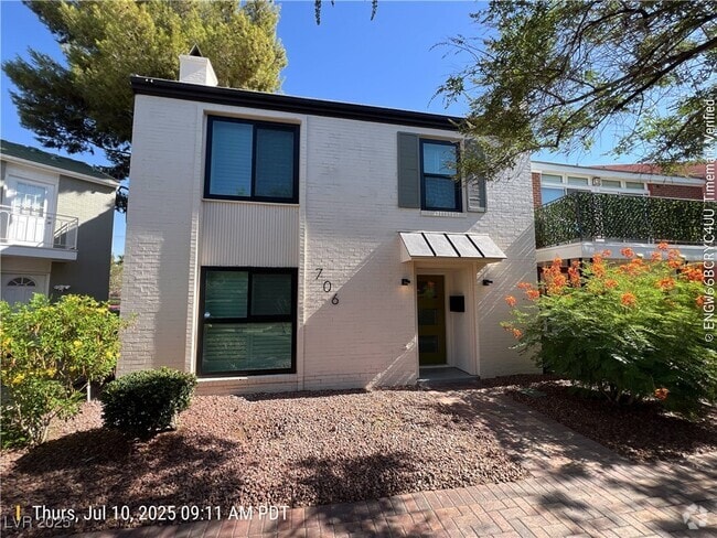 Building Photo - 706 Tam O Shanter Unit 0 Rental