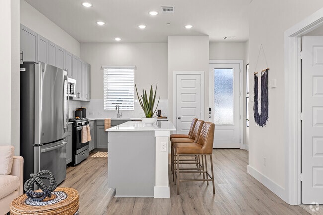 1BR, 1BA - 645SF (Valero) - Entry