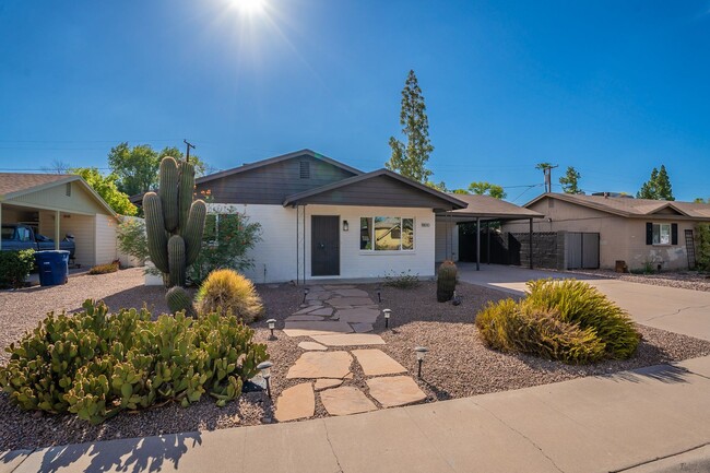 Great home in Tempe with a pool! - Great home in Tempe with a pool!