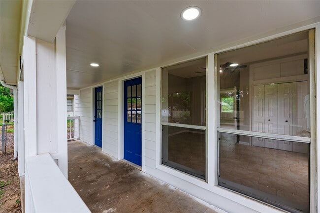 Photo - 704 W Willis St