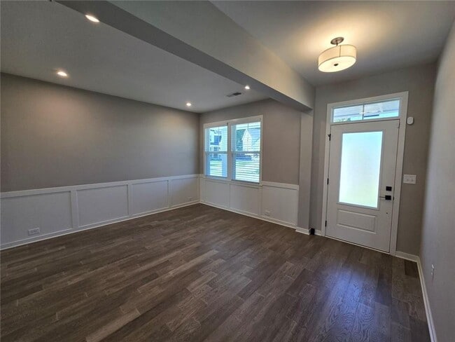 Photo - 121 Linden Ct
