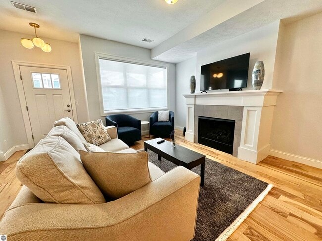 Photo - 982 Lake Ridge Dr