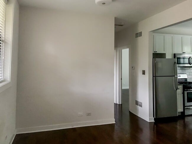 Photo - 1601 W Belle Plaine Ave Unit 1