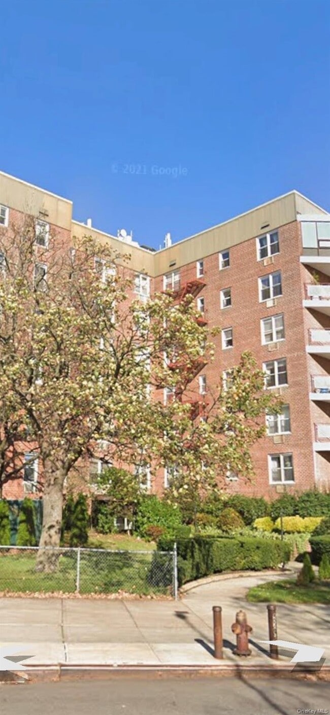 Building Photo - 151-05 Cross Island Pkwy Unit 2F