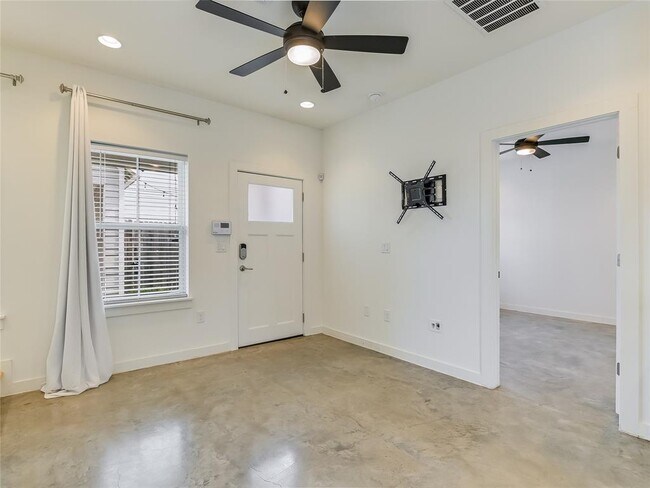 Photo - 3107 Lyons Rd