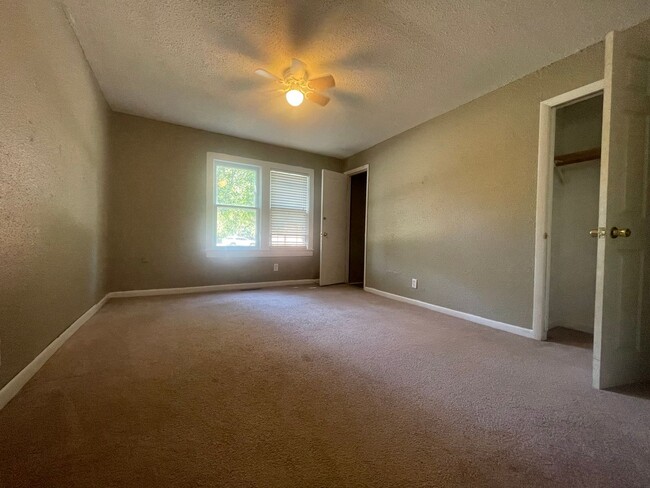 Photo - Nice Home w/Garage Available Now in Benton!