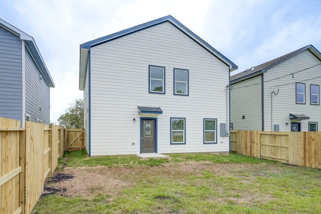 Photo - 410 N 4th St