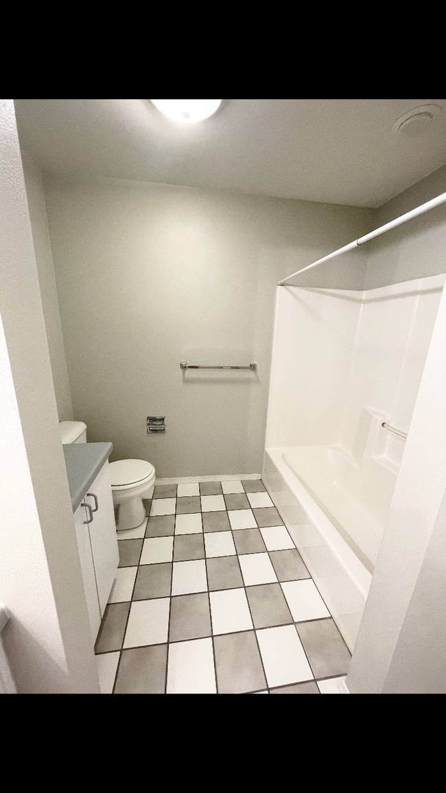 Photo - 2457 N Lynndale Dr