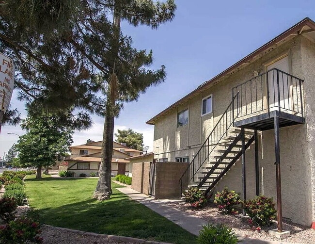 Building Photo - SPACIOUS EAST VALLEY LIVING IN PRIME MESA LOCATION WITH POOL ACCESS Unit 27