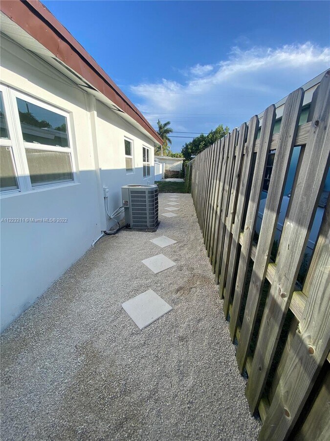 Photo - 280 NE 43rd Ct