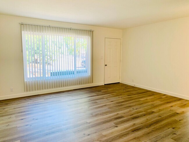 Photo - LVW Unit 8838 Lakeview Road A