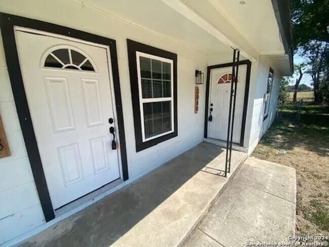 Photo - 3038 Weir Ave Unidad 3040 Weir Ave