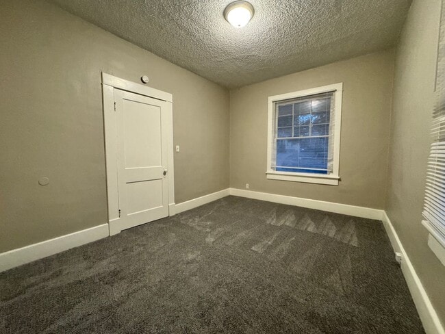 Photo - Spacious Home in Newton - 2 Bed/1 bath