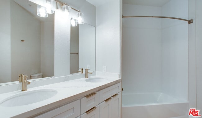 Photo - 5557 W 6th St Unit 1-305