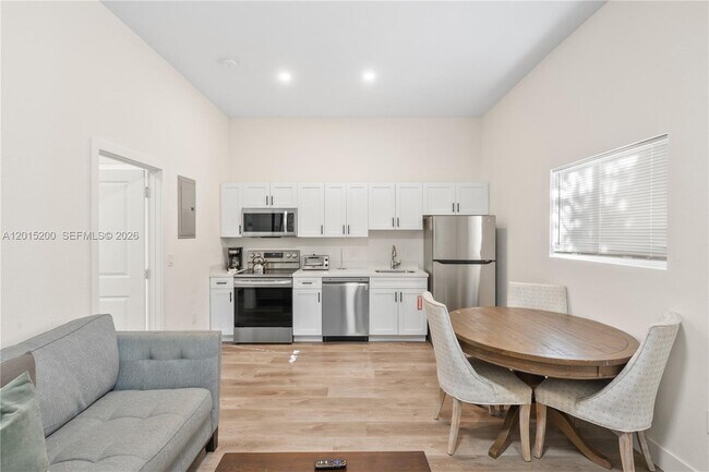 Photo - 830 SE 14th St Unit 2