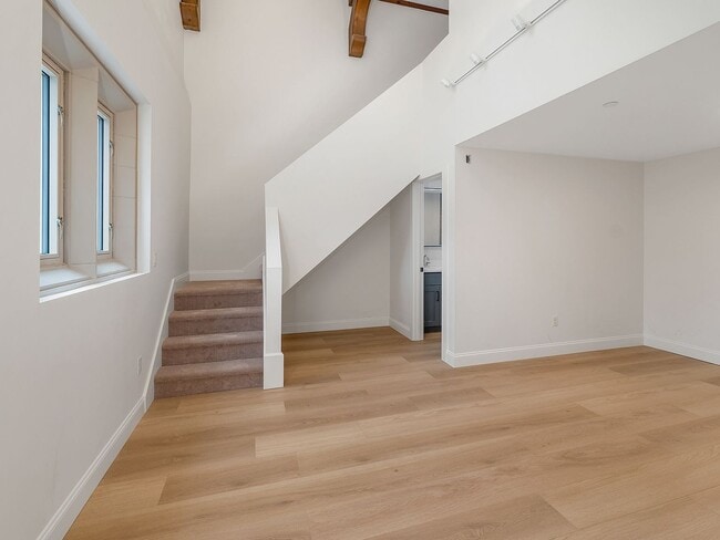 Photo - 177 N Main St Unidad 105
