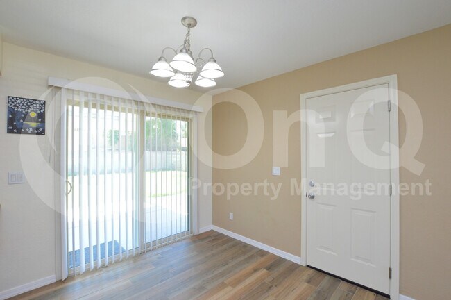 Photo - 729 E Laredo St