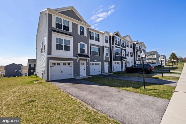 Building Photo - 12 Secretariat Dr