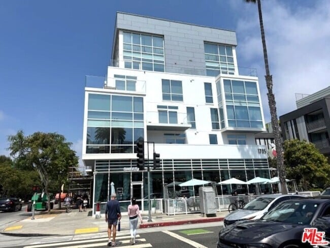 Building Photo - 1705 Ocean Ave Unit 403 Rental