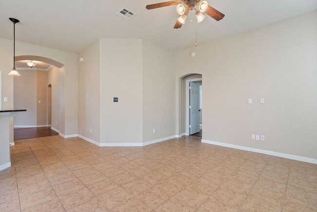 Photo - Gorgeous Three Bedroom in Stoneridge!