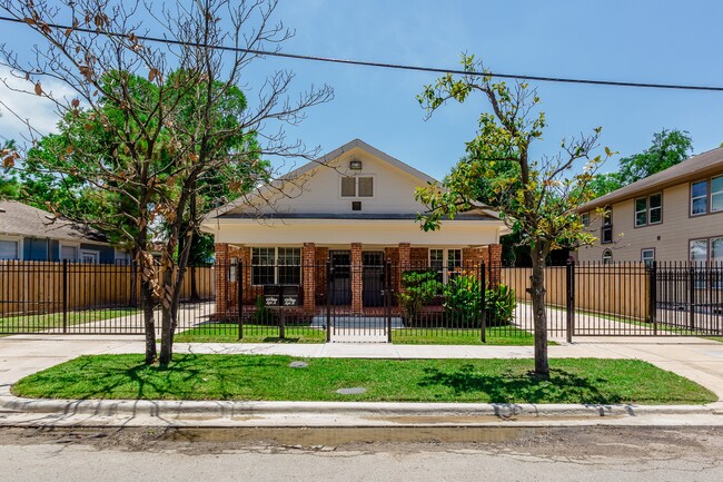 Building Photo - 4310 Wilmer St Rental
