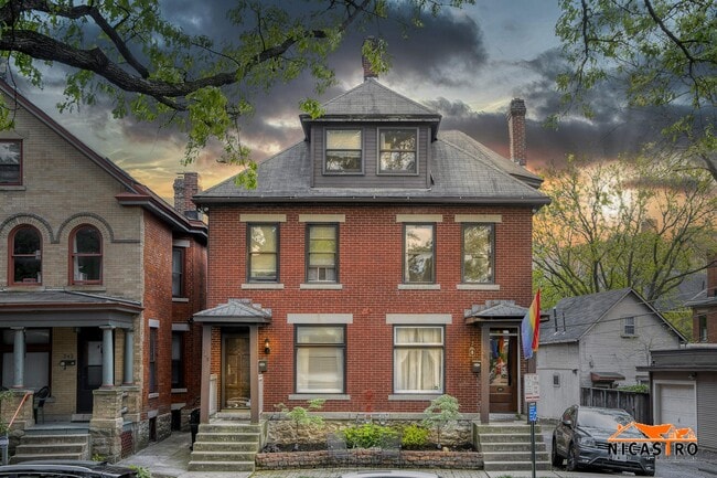 Building Photo - 245 Collins Ave