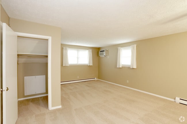 1 habitación, DE 700 FT² - Sala de estar - Broadmoor Park