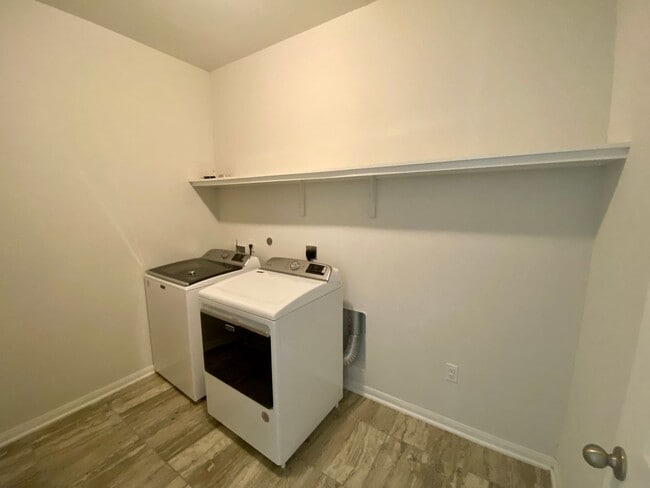 Photo - Spacious 4/2.5 beauty ~ Refrigerator/Washe...