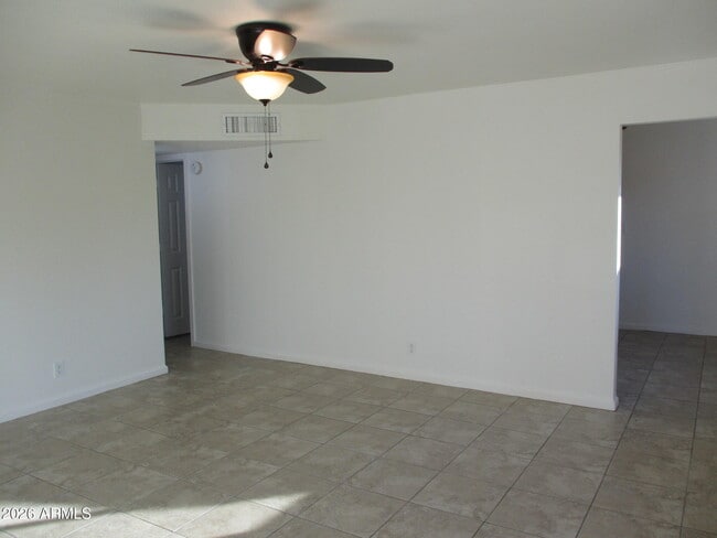 Photo - 820 W Knox Rd