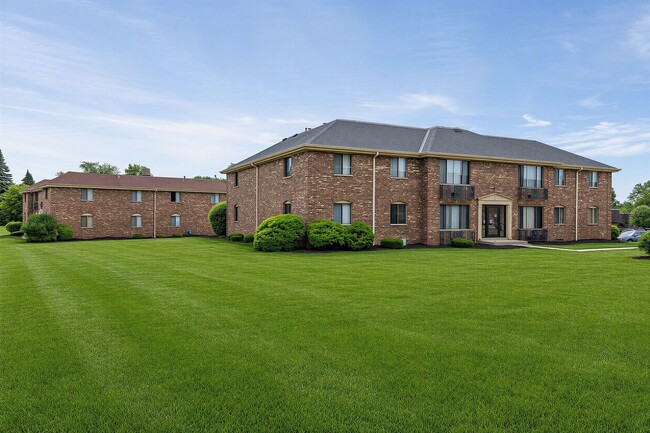 Stone Point Exterior | Apartments