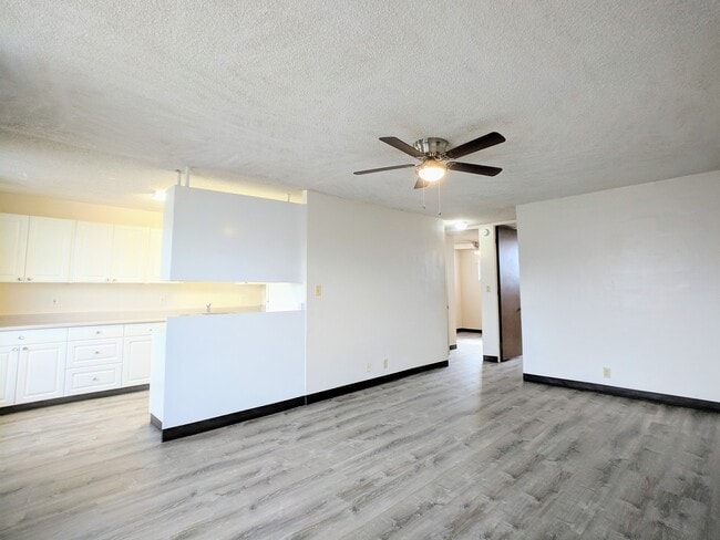 Building Photo - 855 Olokele Ave Unit 302