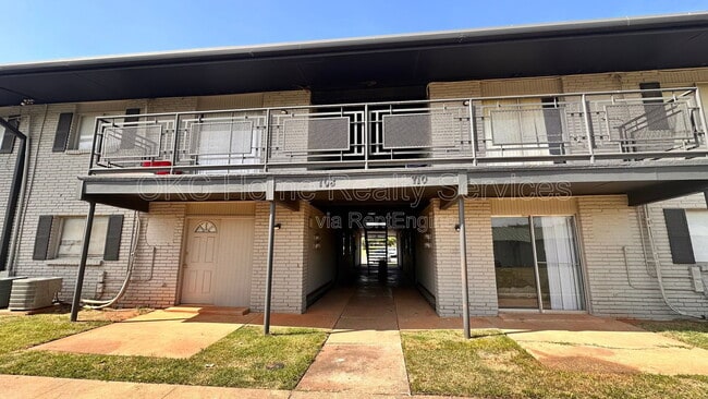 Building Photo - 708 NE 27th St Unit 3