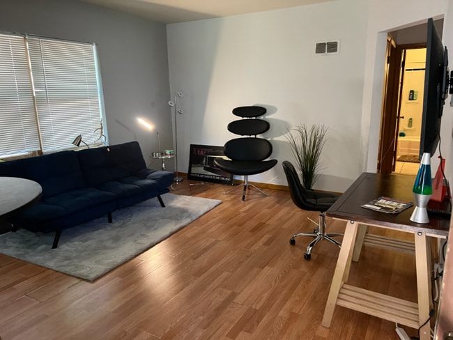 Photo - 3411 S Howell Ave Unidad 1