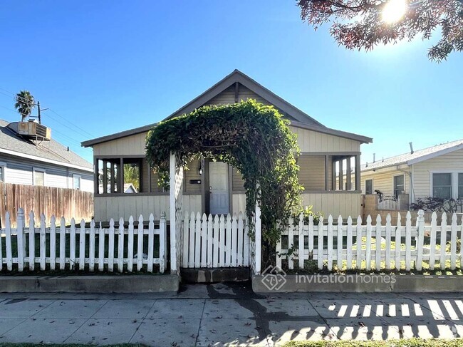 Building Photo - 304 W 2nd St Rental