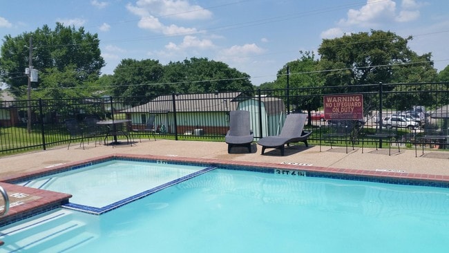 Piscina - Crestwood Apartments