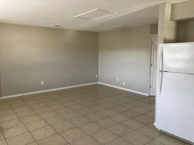 Photo - 901 Monroe Ct