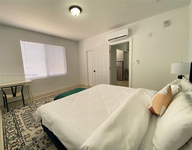 Photo - 1553 SW 7th St Unidad 5