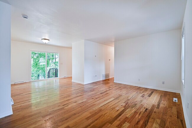 Living Room-Dinette - 8770 W 79th Cir Unidad 8770