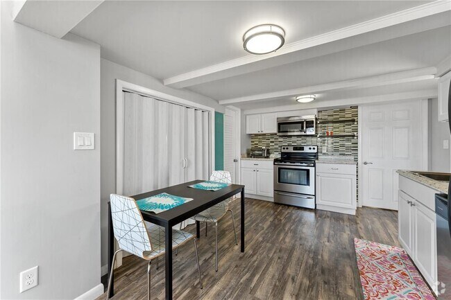 Building Photo - 2618 Monroe St Rental
