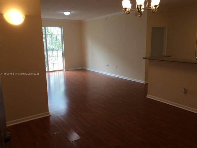 Photo - 1900 Van Buren St Unidad 501B